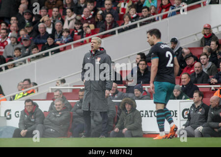 London, Großbritannien. 8. April 2018. Arsène Wenger, der Manager von Arsenal an schaut. Premier League match, Arsenal v Southampton im Emirates Stadium in London am Sonntag, den 8. April 2018. Dieses Bild dürfen nur für redaktionelle Zwecke verwendet werden. Nur die redaktionelle Nutzung, eine Lizenz für die gewerbliche Nutzung erforderlich. Keine Verwendung in Wetten, Spiele oder einer einzelnen Verein/Liga/player Publikationen. pic von Kieran Clarke/Andrew Orchard sport Fotografie/Alamy leben Nachrichten Stockfoto