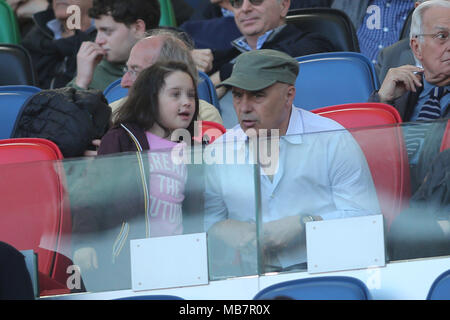 Rom, Italien. 07 Apr, 2018. 07.04.2018. Stadio Olimpico, Rom, Italien. Vip Tribüne: Luca Zingaretti e figlia Credit: Unabhängige Fotoagentur/Alamy leben Nachrichten Stockfoto