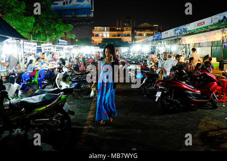 Nacht Blick von Toul Tom Poung Markt, auch bekannt als der russische Markt in Phnom Penh, Kambodscha. Stockfoto