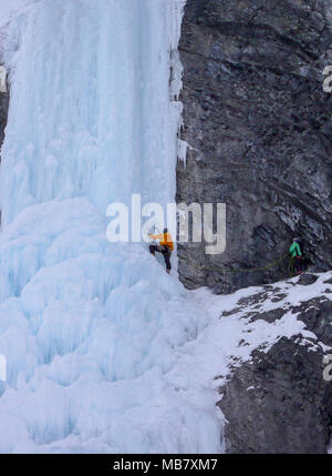 Eis im Sertigtal in der Schweiz in der Nähe von Davos klettern Stockfoto