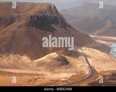 Trockene Landschaft von Sao Vicente, einer der Kapverdischen Inseln Stockfoto
