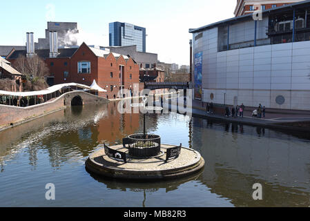 Alte abbiegen Ausfahrt auf den Kanälen neben Brindleyplace, Birmingham, West Midlands, England, Großbritannien Stockfoto