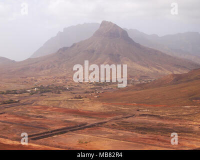 Trockene Landschaft von Sao Vicente, einer der Kapverdischen Inseln Stockfoto