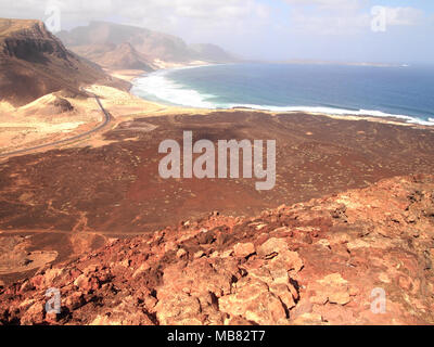 Trockene Landschaft von Sao Vicente, einer der Kapverdischen Inseln Stockfoto