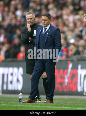 Shrewsbury Town Manager Paul Hurst auf dem touchline während des Checkatrade Trophy Finale im Wembley Stadion, London. Stockfoto