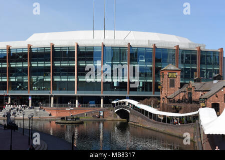 Die NIA oder National Indoor Arena und Kanäle neben Brindleyplace, Birmingham, West Midlands, England, Großbritannien Stockfoto