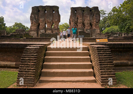 Horizontale Ansicht des Königlichen Palastes in Polonnaruwa oder Vijayanta Prasada, Sri Lanka. Stockfoto