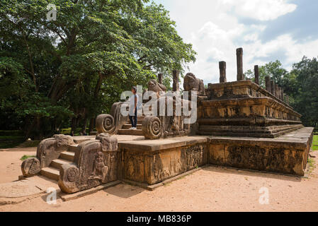 Horizontale Ansicht der Montagehalle in Polonnaruwa, Sri Lanka. Stockfoto