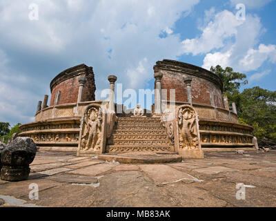 Horizontale Ansicht des Vatadage in Polonnaruwa, Sri Lanka. Stockfoto