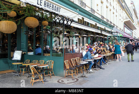 Paris, France-April 07 ,2018: Le Grand Cafe Brebant ist der legendäre und berühmten Brasserie befindet sich auf Grands Boulevards in Paris, Frankreich. Stockfoto