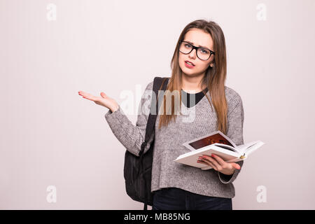 Studentin in rot Strickjacke mit leeren Bereich kopieren Raum - auf weißem Hintergrund. Stockfoto