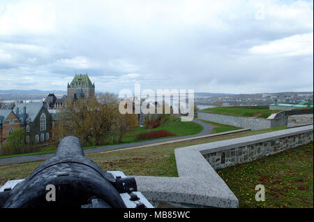Eine Kanone Pointig der Stadt, der Zitadelle von Quebec, ist eine aktive militärische Installation der 22 Royal Regiment, Quebec City Stockfoto