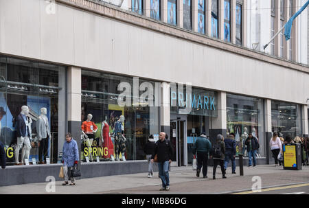 Brighton, Großbritannien - 29. März 2018: Die Fassade des Primark Store auf Western Road Stockfoto