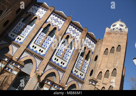 Barcelona, Spanien - 31. März 2018. Außenfassade des La Monumental. Dies war die letzte Stierkampfarena im kommerziellen Betrieb in Katalonien folgende Stierkampf verbot am 28. Juli 2010. Allgemeine Ansicht von Barcelona, Spanien. @ David Mbiyu/Alamy leben Nachrichten Stockfoto