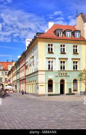 WROCLAW, Polen - Mai 08.2014: Bunte schönen Fassaden der alten Häuser auf dem Marktplatz im historischen Zentrum der Stadt Stockfoto