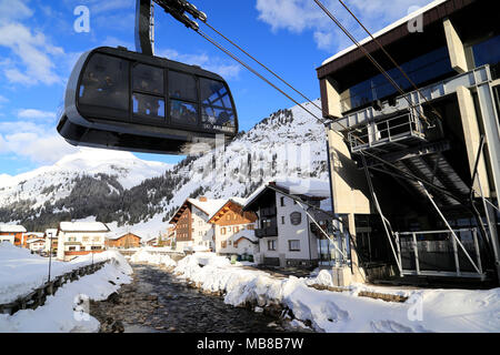 Blick auf die stadt Lech am Arlberg, Alpine Ski Resort in der Nähe von Zürs, St. Anton und Stuben am Arlberg in Österreich. Stockfoto