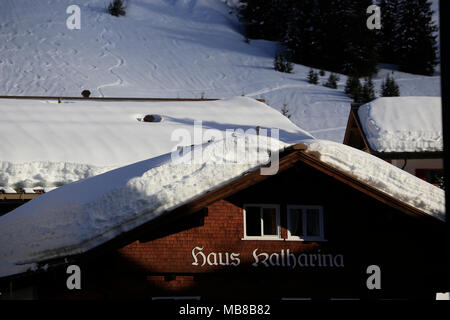 Blick auf die stadt Lech am Arlberg, Alpine Ski Resort in der Nähe von Zürs, St. Anton und Stuben am Arlberg in Österreich. Stockfoto