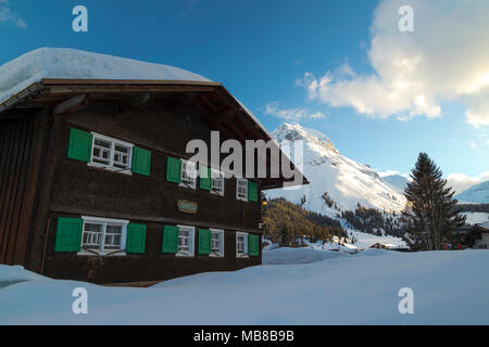 Blick auf die stadt Lech am Arlberg, Alpine Ski Resort in der Nähe von Zürs, St. Anton und Stuben am Arlberg in Österreich. Stockfoto