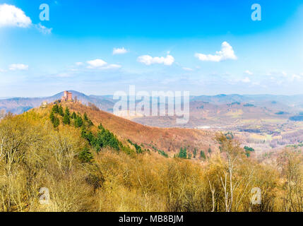 Die Burg Trifels über Annweiler im Pfälzer Wald Stockfoto