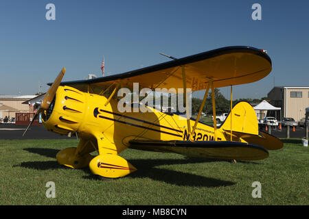 1930er Jahre Vintage Flugzeug. WACO CLASSIC AIRCRAFT Modell YMF-F5 C, Seriennummer F5C 104. N820 WF. Flying Heritage Festival von Experimental Aircraft Associati Stockfoto