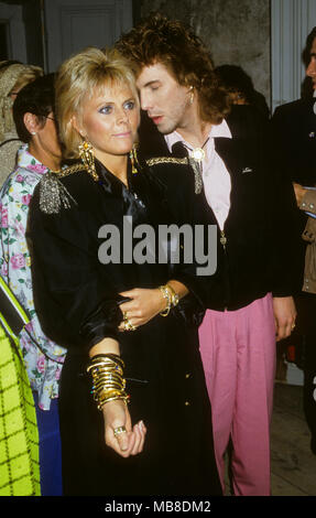 BRITT EKLAND schwedische Schauspielerin mit Slim Jim Phantom 1991 Stockfoto