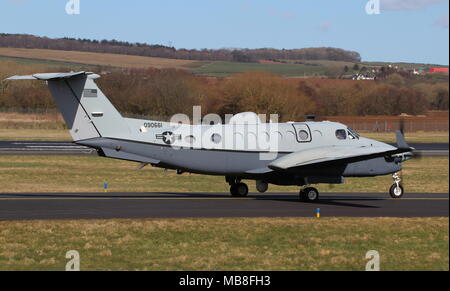 09-0661, einer Beechcraft MC-12 W Liberty betrieben von der United States Air Force, am Flughafen Prestwick, Ayrshire. Stockfoto