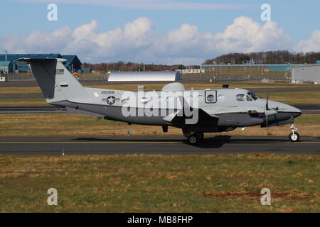 09-0681, einer Beechcraft MC-12 W Liberty betrieben von der United States Air Force, am Flughafen Prestwick, Ayrshire. Stockfoto