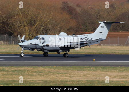 09-0681, einer Beechcraft MC-12 W Liberty betrieben von der United States Air Force, am Flughafen Prestwick, Ayrshire. Stockfoto