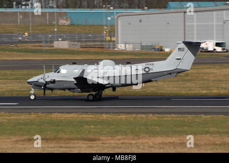 09-0681, einer Beechcraft MC-12 W Liberty betrieben von der United States Air Force, am Flughafen Prestwick, Ayrshire. Stockfoto