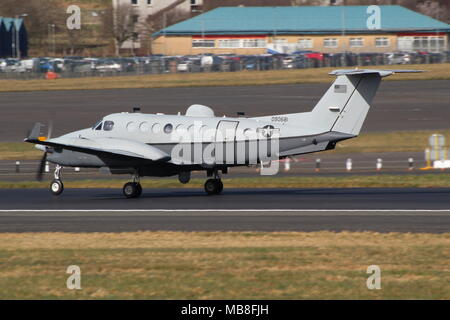 09-0681, einer Beechcraft MC-12 W Liberty betrieben von der United States Air Force, am Flughafen Prestwick, Ayrshire. Stockfoto