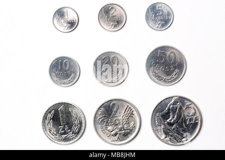 Alte polnische Münzen auf weißem Hintergrund Stockfoto