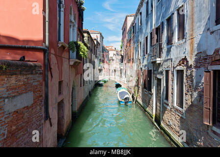 Venedig, Italien - 14 JULI 2016: typischen Grachten mit alten Häusern Stockfoto