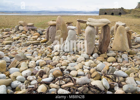 Mini stonehenge Replikat auf Holy Island Stockfoto