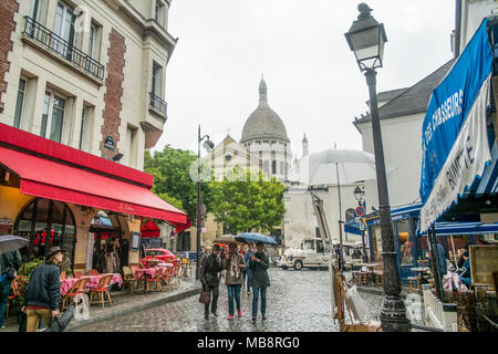 Straßen und Marktführer in der Basilika der Heiligen Herzen von Paris Montmartre in Paris, Frankreich Stockfoto