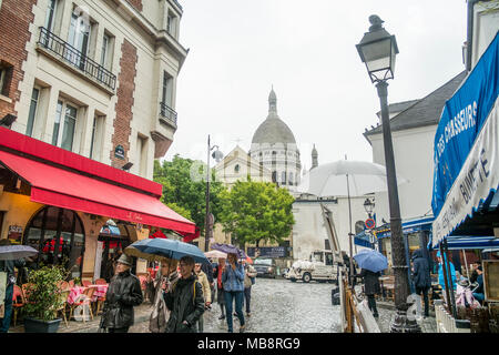 Straßen und Marktführer in der Basilika der Heiligen Herzen von Paris Montmartre in Paris, Frankreich Stockfoto