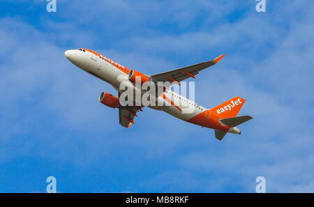 Jungfrau 747-400 und Easyjet Airbus. Stockfoto