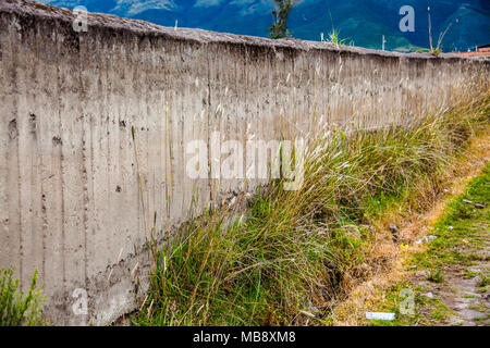 Verdichteter Erde Wand, 'tapial', handgefertigte Bau in den ländlichen Gebieten Stockfoto