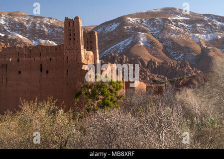 Kasbah im Dadestal bei Ait Arbi, Boumalne, Königreich Marokko, Afrika | Kasbah in die Dades-schlucht in Ait Arbi, Boumalne, Königreich Marokko, Afrika Stockfoto