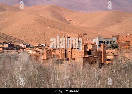 Kasbah im Dadestal bei Ait Arbi, Boumalne, Königreich Marokko, Afrika | Kasbah in die Dades-schlucht in Ait Arbi, Boumalne, Königreich Marokko, Afrika Stockfoto