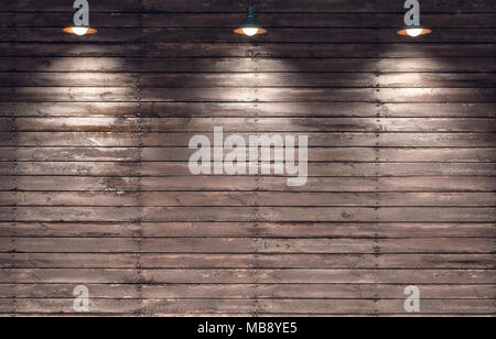 3D Rendering Illustration von Holzplatten Wand mit drei Hängelampe. Gerichtetes Licht. Für Text platzieren. Stockfoto