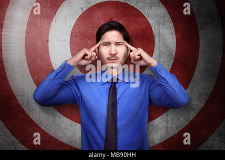 Schwerpunkt asiatische Geschäftsmann für Denken über Business Plan. Business Konzept Stockfoto