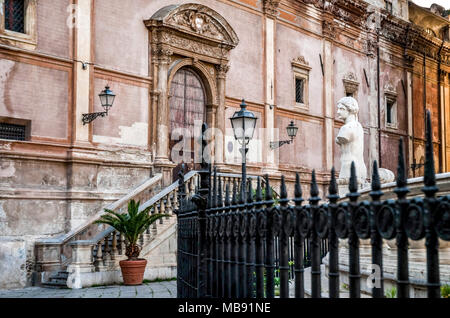 Die barocke Piazza Pretoria und die Kirche der Heiligen Katharina, Palermo, Italien. Stockfoto