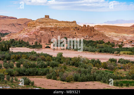 Alte befestigte Dorf Ksar Ait-Ben-haddou oder Benhaddou, entlang der ehemaligen Route der Karawanen zwischen der Sahara und Marrakesch befindet. Stockfoto