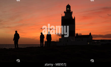 Hook Head Lighthouse - Das älteste operative Leuchtturm der Welt. Der Leuchtturm ist in der Grafschaft Wexford Irland entfernt. Stockfoto