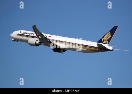 Singapore Airlines Boeing 777 9 V-SNA-Flügen ab London Heathrow Flughafen, Großbritannien Stockfoto