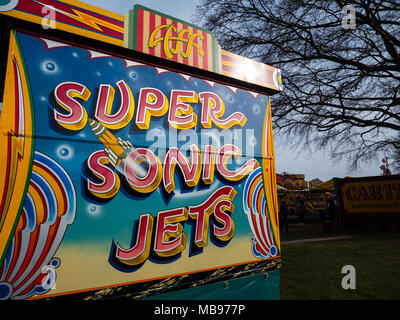 Supersonic Jets unterzeichnen, Carters Steam Fair, Prospect Park, Tilehurst, Reading, Berkshire, England, UK, GB. Stockfoto