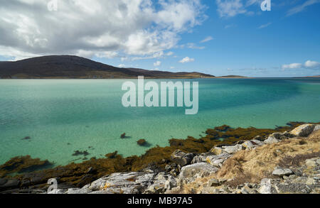 Atemberaubende tropische Farben im kristallklaren Meer um Luskentire auf der Isle of Harris, Schottland. Stockfoto