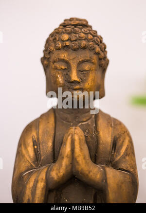 Schönen Buddha Statue legen Sie die Handflächen zusammen in begrüssen./Buddha Statue Stockfoto