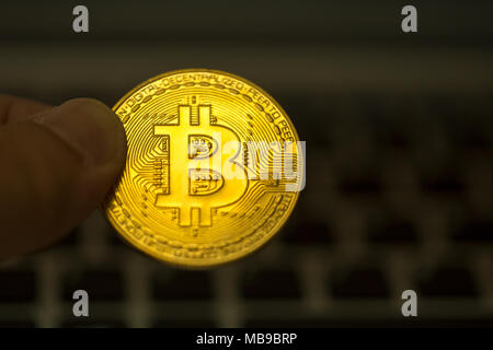 Bitcoin ist ein cryptocurrency und Worldwide Payment Systems. Es ist das erste dezentrale digitale Währung, wie arbeitet das System ohne eine Zentralbank. Stockfoto