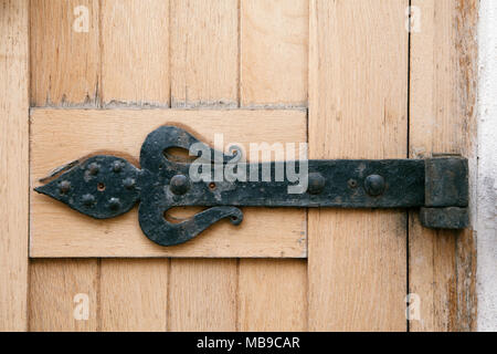 Dekorative Scharnier einer mittelalterlichen Tor in Russland Stockfoto